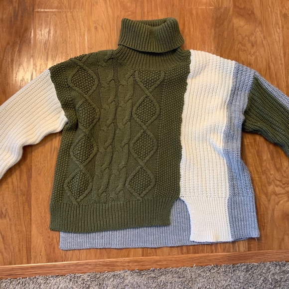 Shadow and Sky Woman’s Medium sweater/Green, Ivory and grey - Picture 3 of 4